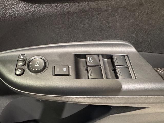 フィットハイブリッド Ｓパッケージ　デジタルインナーミラー　カロッツェリアナビ　ＥＴＣ　バックカメラ　クルーズコントロール　純正１６インチＡＷ　Ｂｌｕｅｔｏｏｔｈ　フルセグＴＶ　ＤＶＤ　ＣＤ　パドルシフト　ＬＥＤヘッドライト（45枚目）