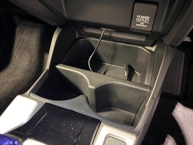 フィットハイブリッド Ｓパッケージ　デジタルインナーミラー　カロッツェリアナビ　ＥＴＣ　バックカメラ　クルーズコントロール　純正１６インチＡＷ　Ｂｌｕｅｔｏｏｔｈ　フルセグＴＶ　ＤＶＤ　ＣＤ　パドルシフト　ＬＥＤヘッドライト（55枚目）