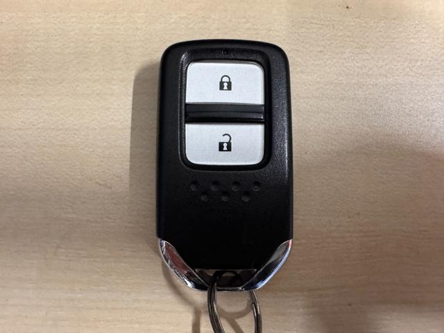 フィットハイブリッド Ｓパッケージ　デジタルインナーミラー　カロッツェリアナビ　ＥＴＣ　バックカメラ　クルーズコントロール　純正１６インチＡＷ　Ｂｌｕｅｔｏｏｔｈ　フルセグＴＶ　ＤＶＤ　ＣＤ　パドルシフト　ＬＥＤヘッドライト（63枚目）