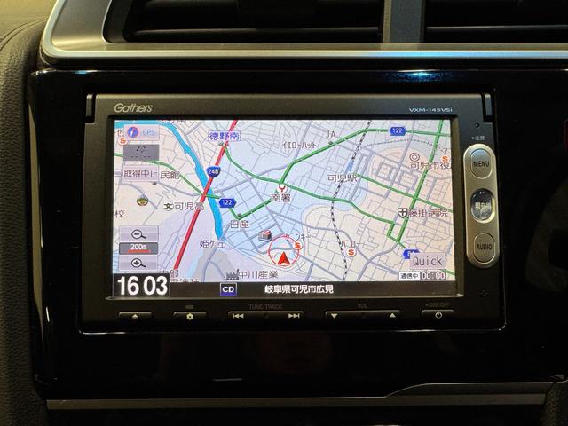 フィットハイブリッド Ｌパッケージ　純正ナビ　ＥＴＣ　バックカメラ　クルーズコントロール　ハーフレザーシート　Ｂｌｕｅｔｏｏｔｈ　テレビ　ＤＶＤ　ＣＤ　社外１５インチＡＷ　ＬＥＤヘッドライト　プッシュスタート　スマートキー（8枚目）