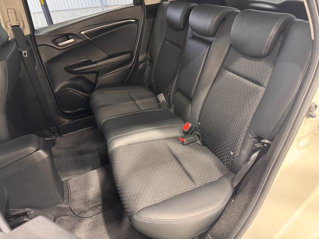 フィットハイブリッド Ｌパッケージ　純正ナビ　ＥＴＣ　バックカメラ　クルーズコントロール　ハーフレザーシート　Ｂｌｕｅｔｏｏｔｈ　テレビ　ＤＶＤ　ＣＤ　社外１５インチＡＷ　ＬＥＤヘッドライト　プッシュスタート　スマートキー（26枚目）