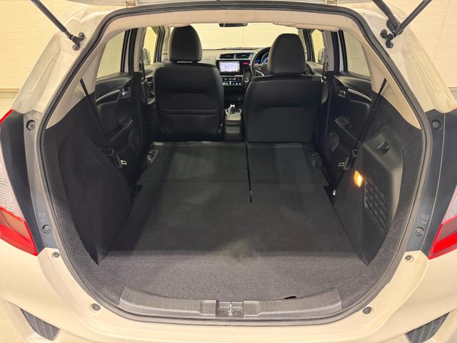 フィットハイブリッド Ｌパッケージ　純正ナビ　ＥＴＣ　バックカメラ　クルーズコントロール　ハーフレザーシート　Ｂｌｕｅｔｏｏｔｈ　テレビ　ＤＶＤ　ＣＤ　社外１５インチＡＷ　ＬＥＤヘッドライト　プッシュスタート　スマートキー（28枚目）