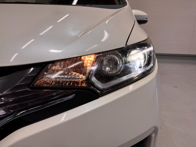 フィットハイブリッド Ｌパッケージ　純正ナビ　ＥＴＣ　バックカメラ　クルーズコントロール　ハーフレザーシート　Ｂｌｕｅｔｏｏｔｈ　テレビ　ＤＶＤ　ＣＤ　社外１５インチＡＷ　ＬＥＤヘッドライト　プッシュスタート　スマートキー（32枚目）