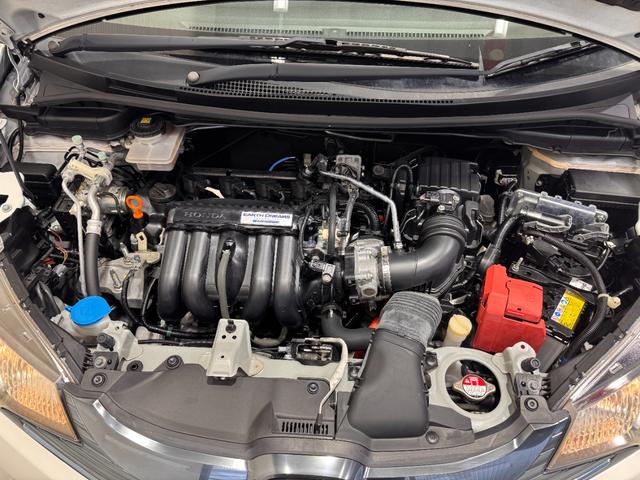 フィットハイブリッド Ｌパッケージ　純正ナビ　ＥＴＣ　バックカメラ　クルーズコントロール　ハーフレザーシート　Ｂｌｕｅｔｏｏｔｈ　テレビ　ＤＶＤ　ＣＤ　社外１５インチＡＷ　ＬＥＤヘッドライト　プッシュスタート　スマートキー（39枚目）