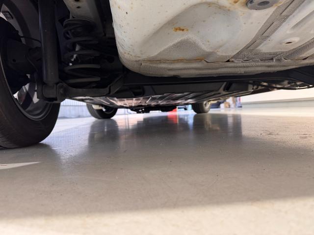 フィットハイブリッド Ｌパッケージ　純正ナビ　ＥＴＣ　バックカメラ　クルーズコントロール　ハーフレザーシート　Ｂｌｕｅｔｏｏｔｈ　テレビ　ＤＶＤ　ＣＤ　社外１５インチＡＷ　ＬＥＤヘッドライト　プッシュスタート　スマートキー（41枚目）