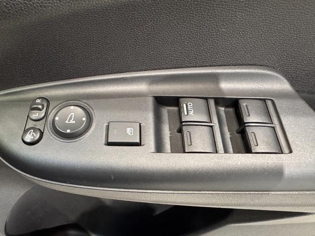 フィットハイブリッド Ｌパッケージ　純正ナビ　ＥＴＣ　バックカメラ　クルーズコントロール　ハーフレザーシート　Ｂｌｕｅｔｏｏｔｈ　テレビ　ＤＶＤ　ＣＤ　社外１５インチＡＷ　ＬＥＤヘッドライト　プッシュスタート　スマートキー（45枚目）