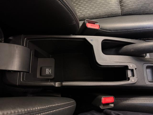 フィットハイブリッド Ｌパッケージ　純正ナビ　ＥＴＣ　バックカメラ　クルーズコントロール　ハーフレザーシート　Ｂｌｕｅｔｏｏｔｈ　テレビ　ＤＶＤ　ＣＤ　社外１５インチＡＷ　ＬＥＤヘッドライト　プッシュスタート　スマートキー（56枚目）