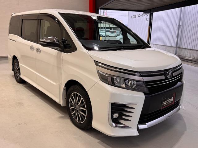 ヴォクシー ＺＳ　煌ＩＩ　ワンオーナー　社外ナビ　ＡＬＰＩＮＥフリップダウンモニター　両側Ｐスラドア　Ｂカメラ　ＥＴＣ　レーンアシスト　衝突軽減ブレーキ　純正１５インチＡＷ　ＬＥＤヘッドライト　Ｂｌｕｅｔｏｏｔｈ　Ｗエアコン（3枚目）