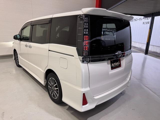 ヴォクシー ＺＳ　煌ＩＩ　ワンオーナー　社外ナビ　ＡＬＰＩＮＥフリップダウンモニター　両側Ｐスラドア　Ｂカメラ　ＥＴＣ　レーンアシスト　衝突軽減ブレーキ　純正１５インチＡＷ　ＬＥＤヘッドライト　Ｂｌｕｅｔｏｏｔｈ　Ｗエアコン（5枚目）