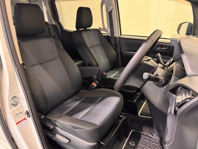 ヴォクシー ＺＳ　煌ＩＩ　ワンオーナー　社外ナビ　ＡＬＰＩＮＥフリップダウンモニター　両側Ｐスラドア　Ｂカメラ　ＥＴＣ　レーンアシスト　衝突軽減ブレーキ　純正１５インチＡＷ　ＬＥＤヘッドライト　Ｂｌｕｅｔｏｏｔｈ　Ｗエアコン（22枚目）