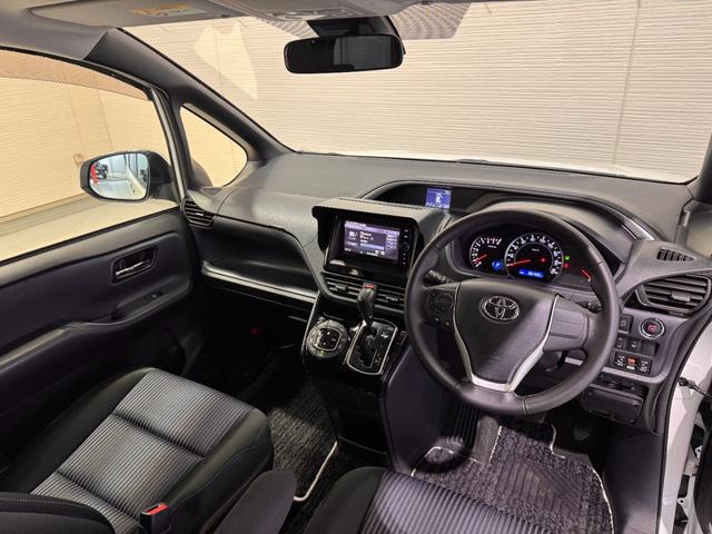 ヴォクシー ＺＳ　煌ＩＩ　ワンオーナー　社外ナビ　ＡＬＰＩＮＥフリップダウンモニター　両側Ｐスラドア　Ｂカメラ　ＥＴＣ　レーンアシスト　衝突軽減ブレーキ　純正１５インチＡＷ　ＬＥＤヘッドライト　Ｂｌｕｅｔｏｏｔｈ　Ｗエアコン（23枚目）