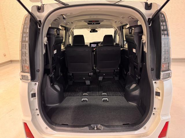 ヴォクシー ＺＳ　煌ＩＩ　ワンオーナー　社外ナビ　ＡＬＰＩＮＥフリップダウンモニター　両側Ｐスラドア　Ｂカメラ　ＥＴＣ　レーンアシスト　衝突軽減ブレーキ　純正１５インチＡＷ　ＬＥＤヘッドライト　Ｂｌｕｅｔｏｏｔｈ　Ｗエアコン（31枚目）