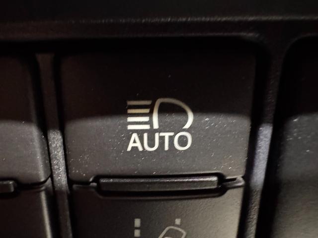 ヴォクシー ＺＳ　煌ＩＩ　ワンオーナー　社外ナビ　ＡＬＰＩＮＥフリップダウンモニター　両側Ｐスラドア　Ｂカメラ　ＥＴＣ　レーンアシスト　衝突軽減ブレーキ　純正１５インチＡＷ　ＬＥＤヘッドライト　Ｂｌｕｅｔｏｏｔｈ　Ｗエアコン（52枚目）