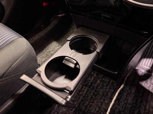 ヴォクシー ＺＳ　煌ＩＩ　ワンオーナー　社外ナビ　ＡＬＰＩＮＥフリップダウンモニター　両側Ｐスラドア　Ｂカメラ　ＥＴＣ　レーンアシスト　衝突軽減ブレーキ　純正１５インチＡＷ　ＬＥＤヘッドライト　Ｂｌｕｅｔｏｏｔｈ　Ｗエアコン（60枚目）