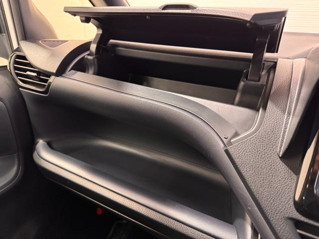 ヴォクシー ＺＳ　煌ＩＩ　ワンオーナー　社外ナビ　ＡＬＰＩＮＥフリップダウンモニター　両側Ｐスラドア　Ｂカメラ　ＥＴＣ　レーンアシスト　衝突軽減ブレーキ　純正１５インチＡＷ　ＬＥＤヘッドライト　Ｂｌｕｅｔｏｏｔｈ　Ｗエアコン（61枚目）