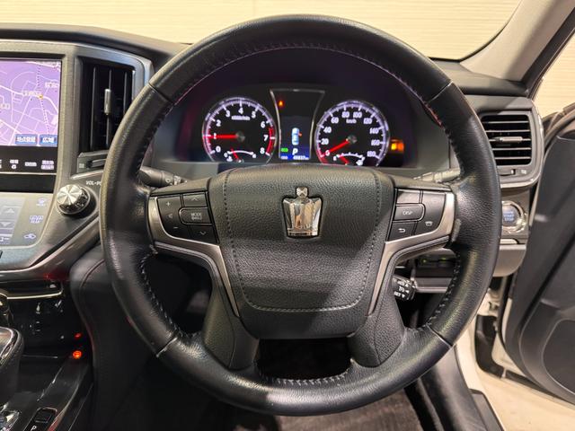 クラウン アスリートＳ　サンルーフ　シートヒーターベンチレーション　純正ナビ　Ｂカメラ　ＥＴＣ　パワーシート　純正１８インチＡＷ　Ｂｌｕｅｔｏｏｔｈ　フルセグＴＶ　ステアリングリモコン　プッシュスタート　スマートキー（8枚目）