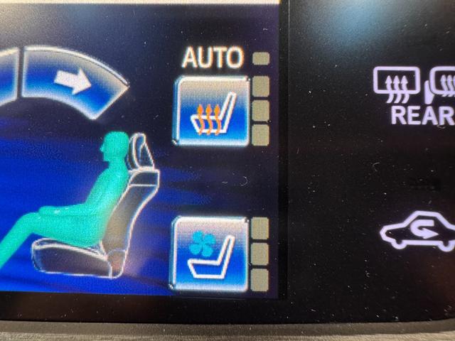 クラウン アスリートＳ　サンルーフ　シートヒーターベンチレーション　純正ナビ　Ｂカメラ　ＥＴＣ　パワーシート　純正１８インチＡＷ　Ｂｌｕｅｔｏｏｔｈ　フルセグＴＶ　ステアリングリモコン　プッシュスタート　スマートキー（13枚目）