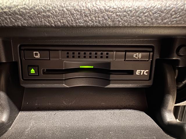 クラウン アスリートＳ　サンルーフ　シートヒーターベンチレーション　純正ナビ　Ｂカメラ　ＥＴＣ　パワーシート　純正１８インチＡＷ　Ｂｌｕｅｔｏｏｔｈ　フルセグＴＶ　ステアリングリモコン　プッシュスタート　スマートキー（14枚目）