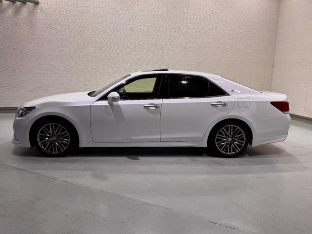 クラウン アスリートＳ　サンルーフ　シートヒーターベンチレーション　純正ナビ　Ｂカメラ　ＥＴＣ　パワーシート　純正１８インチＡＷ　Ｂｌｕｅｔｏｏｔｈ　フルセグＴＶ　ステアリングリモコン　プッシュスタート　スマートキー（22枚目）