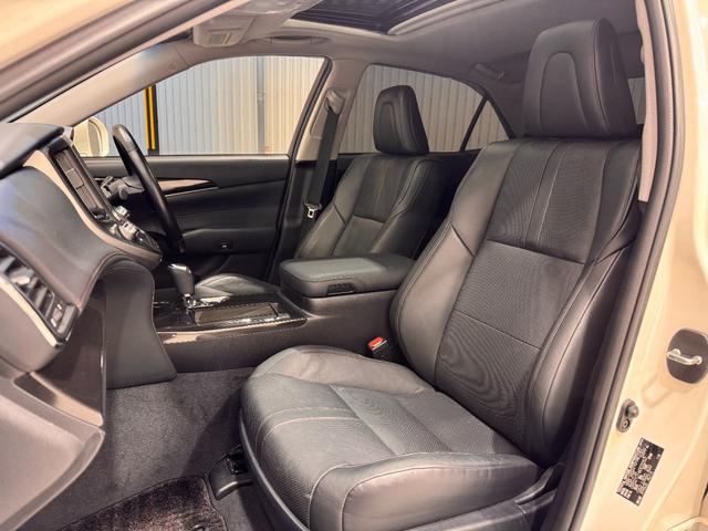 クラウン アスリートＳ　サンルーフ　シートヒーターベンチレーション　純正ナビ　Ｂカメラ　ＥＴＣ　パワーシート　純正１８インチＡＷ　Ｂｌｕｅｔｏｏｔｈ　フルセグＴＶ　ステアリングリモコン　プッシュスタート　スマートキー（26枚目）