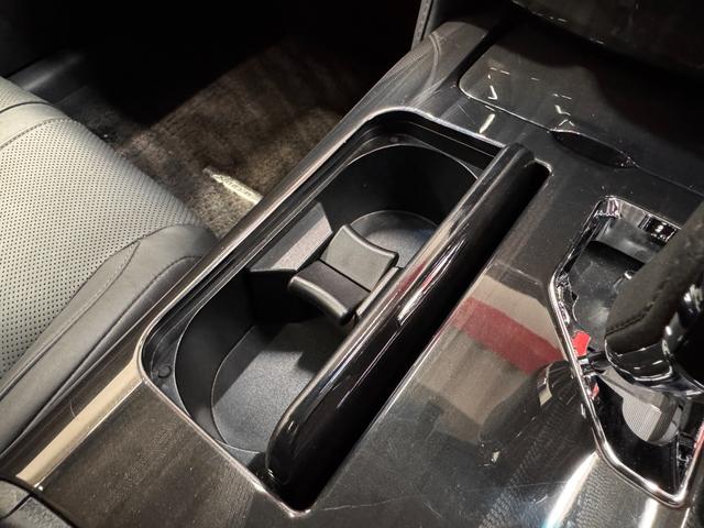 クラウン アスリートＳ　サンルーフ　シートヒーターベンチレーション　純正ナビ　Ｂカメラ　ＥＴＣ　パワーシート　純正１８インチＡＷ　Ｂｌｕｅｔｏｏｔｈ　フルセグＴＶ　ステアリングリモコン　プッシュスタート　スマートキー（57枚目）