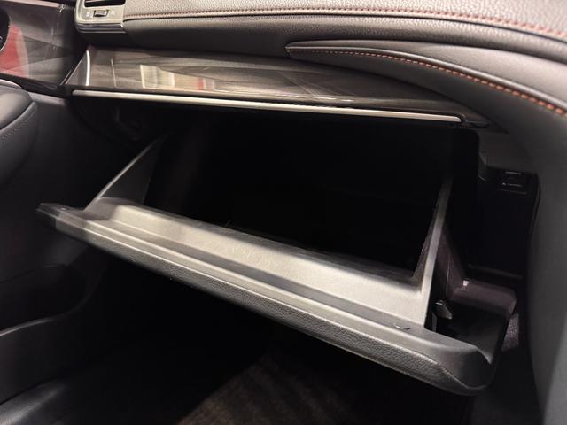 クラウン アスリートＳ　サンルーフ　シートヒーターベンチレーション　純正ナビ　Ｂカメラ　ＥＴＣ　パワーシート　純正１８インチＡＷ　Ｂｌｕｅｔｏｏｔｈ　フルセグＴＶ　ステアリングリモコン　プッシュスタート　スマートキー（66枚目）