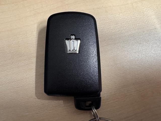 クラウン アスリートＳ　サンルーフ　シートヒーターベンチレーション　純正ナビ　Ｂカメラ　ＥＴＣ　パワーシート　純正１８インチＡＷ　Ｂｌｕｅｔｏｏｔｈ　フルセグＴＶ　ステアリングリモコン　プッシュスタート　スマートキー（68枚目）