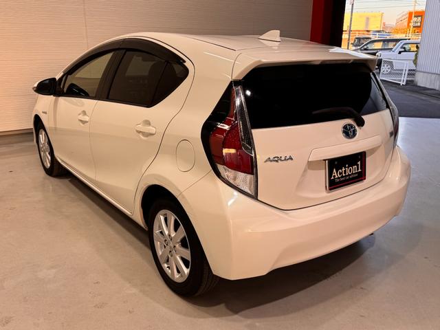 アクア Gブラックソフトレザーセレクション ナビ クルーズコントロール ETC Bカメラ レザーシート レーンアシスト 衝突軽減ブレーキ シートヒーター 純正15インチAW Bluetooth フルセグTV DVD CD 横滑り防止(5枚目)