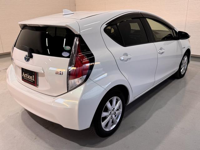 アクア Gブラックソフトレザーセレクション ナビ クルーズコントロール ETC Bカメラ レザーシート レーンアシスト 衝突軽減ブレーキ シートヒーター 純正15インチAW Bluetooth フルセグTV DVD CD 横滑り防止(6枚目)