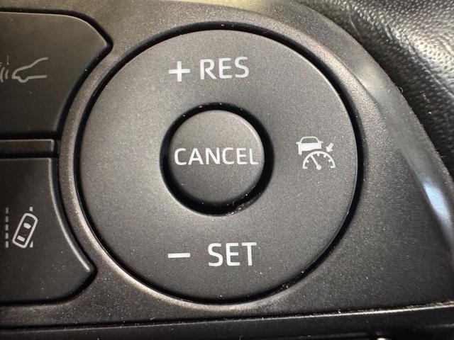 カローラツーリング ハイブリッド　ダブルバイビー　純正ナビ　ＥＴＣ　Ｂカメラ　アダプティブクルーズコントロール　クリアランスソナー　シートヒーター　ステアリングヒーター　レーンアシスト　衝突軽減ブレーキ　ハーフレザー　ＢＴ　純正１７インチＡＷ（15枚目）