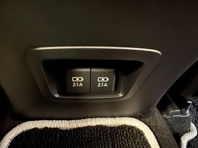 カローラツーリング ハイブリッド　ダブルバイビー　純正ナビ　ＥＴＣ　Ｂカメラ　アダプティブクルーズコントロール　クリアランスソナー　シートヒーター　ステアリングヒーター　レーンアシスト　衝突軽減ブレーキ　ハーフレザー　ＢＴ　純正１７インチＡＷ（22枚目）