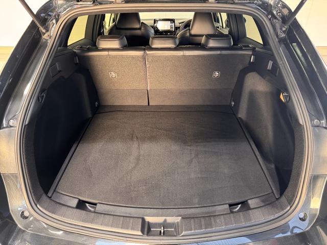 カローラツーリング ハイブリッド　ダブルバイビー　純正ナビ　ＥＴＣ　Ｂカメラ　アダプティブクルーズコントロール　クリアランスソナー　シートヒーター　ステアリングヒーター　レーンアシスト　衝突軽減ブレーキ　ハーフレザー　ＢＴ　純正１７インチＡＷ（35枚目）