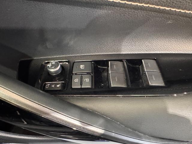 カローラツーリング ハイブリッド　ダブルバイビー　純正ナビ　ＥＴＣ　Ｂカメラ　アダプティブクルーズコントロール　クリアランスソナー　シートヒーター　ステアリングヒーター　レーンアシスト　衝突軽減ブレーキ　ハーフレザー　ＢＴ　純正１７インチＡＷ（52枚目）