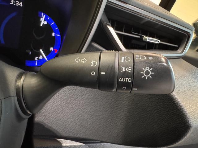 カローラツーリング ハイブリッド　ダブルバイビー　純正ナビ　ＥＴＣ　Ｂカメラ　アダプティブクルーズコントロール　クリアランスソナー　シートヒーター　ステアリングヒーター　レーンアシスト　衝突軽減ブレーキ　ハーフレザー　ＢＴ　純正１７インチＡＷ（54枚目）