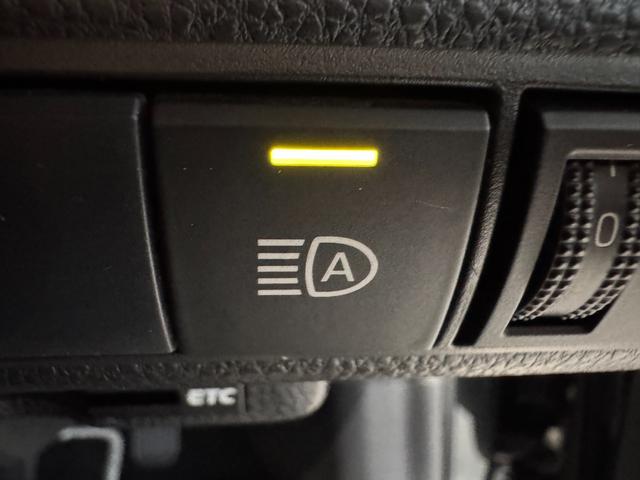 カローラツーリング ハイブリッド　ダブルバイビー　純正ナビ　ＥＴＣ　Ｂカメラ　アダプティブクルーズコントロール　クリアランスソナー　シートヒーター　ステアリングヒーター　レーンアシスト　衝突軽減ブレーキ　ハーフレザー　ＢＴ　純正１７インチＡＷ（55枚目）