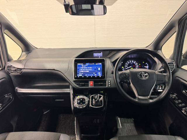 ノア ハイブリッドＳｉ　ダブルバイビーＩＩ　純正９インチナビ　フリップダウンモニター　両側Ｐスラドア　クリアランスソナー　クルコン　ＥＴＣ　Ｂカメラ　シートヒーター　ドラレコ　ハーフレザー　純正１６インチＡＷ　レーンアシスト　衝突軽減ブレーキ（2枚目）