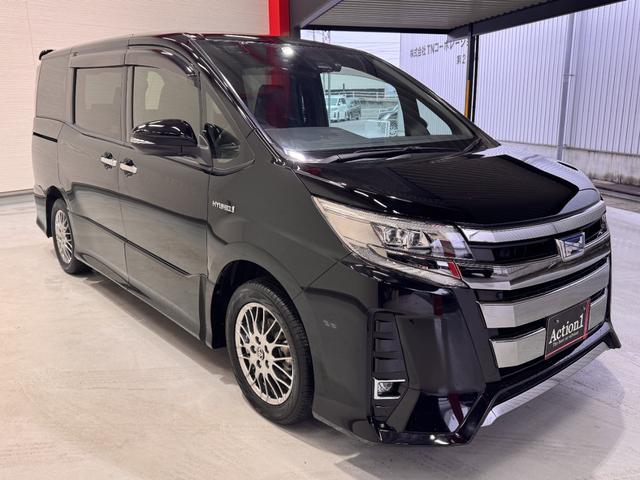 ノア ハイブリッドＳｉ　ダブルバイビーＩＩ　純正９インチナビ　フリップダウンモニター　両側Ｐスラドア　クリアランスソナー　クルコン　ＥＴＣ　Ｂカメラ　シートヒーター　ドラレコ　ハーフレザー　純正１６インチＡＷ　レーンアシスト　衝突軽減ブレーキ（3枚目）