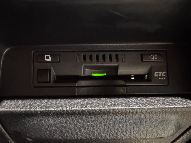 ノア ハイブリッドＳｉ　ダブルバイビーＩＩ　純正９インチナビ　フリップダウンモニター　両側Ｐスラドア　クリアランスソナー　クルコン　ＥＴＣ　Ｂカメラ　シートヒーター　ドラレコ　ハーフレザー　純正１６インチＡＷ　レーンアシスト　衝突軽減ブレーキ（14枚目）