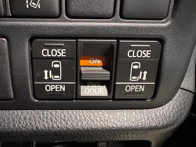 ノア ハイブリッドＳｉ　ダブルバイビーＩＩ　純正９インチナビ　フリップダウンモニター　両側Ｐスラドア　クリアランスソナー　クルコン　ＥＴＣ　Ｂカメラ　シートヒーター　ドラレコ　ハーフレザー　純正１６インチＡＷ　レーンアシスト　衝突軽減ブレーキ（15枚目）