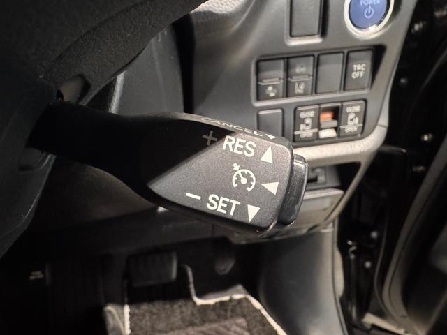 ノア ハイブリッドＳｉ　ダブルバイビーＩＩ　純正９インチナビ　フリップダウンモニター　両側Ｐスラドア　クリアランスソナー　クルコン　ＥＴＣ　Ｂカメラ　シートヒーター　ドラレコ　ハーフレザー　純正１６インチＡＷ　レーンアシスト　衝突軽減ブレーキ（19枚目）