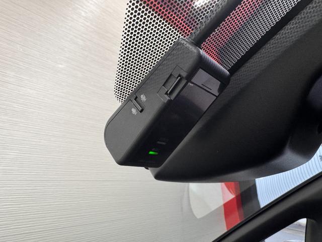 ノア ハイブリッドＳｉ　ダブルバイビーＩＩ　純正９インチナビ　フリップダウンモニター　両側Ｐスラドア　クリアランスソナー　クルコン　ＥＴＣ　Ｂカメラ　シートヒーター　ドラレコ　ハーフレザー　純正１６インチＡＷ　レーンアシスト　衝突軽減ブレーキ（20枚目）