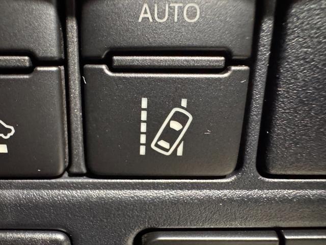 ノア ハイブリッドＳｉ　ダブルバイビーＩＩ　純正９インチナビ　フリップダウンモニター　両側Ｐスラドア　クリアランスソナー　クルコン　ＥＴＣ　Ｂカメラ　シートヒーター　ドラレコ　ハーフレザー　純正１６インチＡＷ　レーンアシスト　衝突軽減ブレーキ（21枚目）