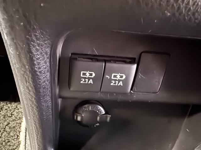 ノア ハイブリッドＳｉ　ダブルバイビーＩＩ　純正９インチナビ　フリップダウンモニター　両側Ｐスラドア　クリアランスソナー　クルコン　ＥＴＣ　Ｂカメラ　シートヒーター　ドラレコ　ハーフレザー　純正１６インチＡＷ　レーンアシスト　衝突軽減ブレーキ（23枚目）