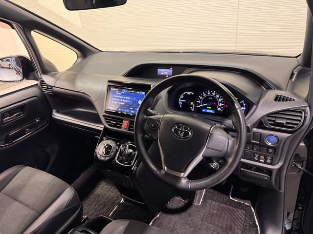 ノア ハイブリッドＳｉ　ダブルバイビーＩＩ　純正９インチナビ　フリップダウンモニター　両側Ｐスラドア　クリアランスソナー　クルコン　ＥＴＣ　Ｂカメラ　シートヒーター　ドラレコ　ハーフレザー　純正１６インチＡＷ　レーンアシスト　衝突軽減ブレーキ（30枚目）