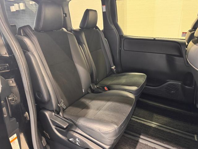 ノア ハイブリッドＳｉ　ダブルバイビーＩＩ　純正９インチナビ　フリップダウンモニター　両側Ｐスラドア　クリアランスソナー　クルコン　ＥＴＣ　Ｂカメラ　シートヒーター　ドラレコ　ハーフレザー　純正１６インチＡＷ　レーンアシスト　衝突軽減ブレーキ（35枚目）