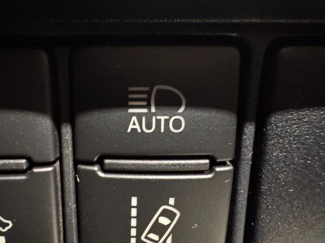 ノア ハイブリッドＳｉ　ダブルバイビーＩＩ　純正９インチナビ　フリップダウンモニター　両側Ｐスラドア　クリアランスソナー　クルコン　ＥＴＣ　Ｂカメラ　シートヒーター　ドラレコ　ハーフレザー　純正１６インチＡＷ　レーンアシスト　衝突軽減ブレーキ（56枚目）