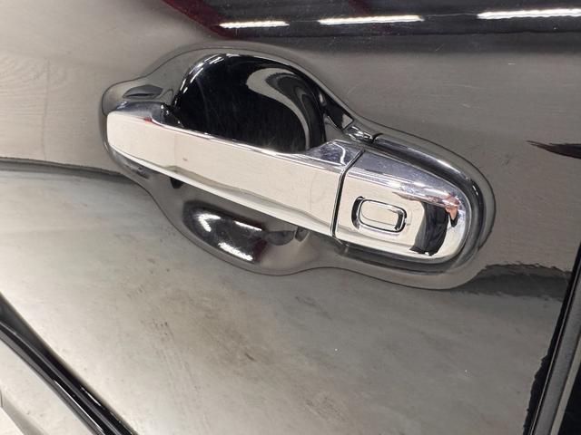 ノア ハイブリッドＳｉ　ダブルバイビーＩＩ　純正９インチナビ　フリップダウンモニター　両側Ｐスラドア　クリアランスソナー　クルコン　ＥＴＣ　Ｂカメラ　シートヒーター　ドラレコ　ハーフレザー　純正１６インチＡＷ　レーンアシスト　衝突軽減ブレーキ（60枚目）