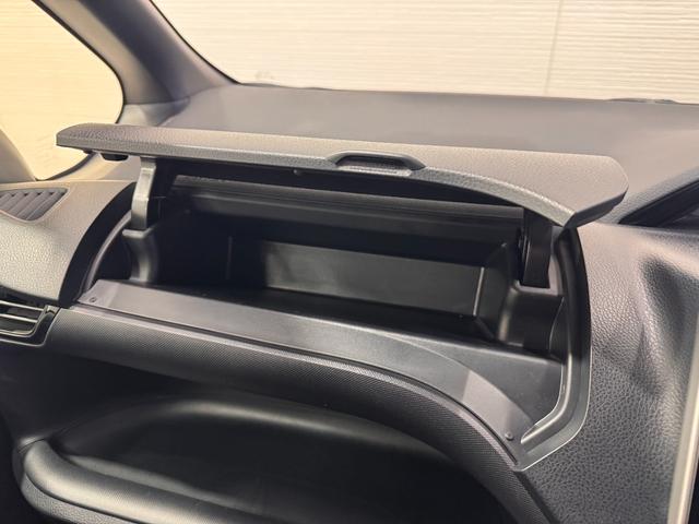 ノア ハイブリッドＳｉ　ダブルバイビーＩＩ　純正９インチナビ　フリップダウンモニター　両側Ｐスラドア　クリアランスソナー　クルコン　ＥＴＣ　Ｂカメラ　シートヒーター　ドラレコ　ハーフレザー　純正１６インチＡＷ　レーンアシスト　衝突軽減ブレーキ（68枚目）