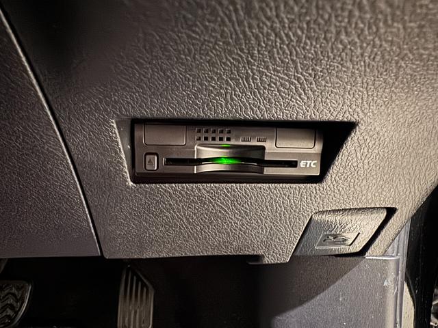 カローラフィールダー ハイブリッドG 純正ナビ ETC レーンアシスト 衝突軽減ブレーキ オートハイビーム テレビ Bluetooth 社外15インチAW ステアリングリモコン オートライト オートエアコン ライトレベライザー(10枚目)