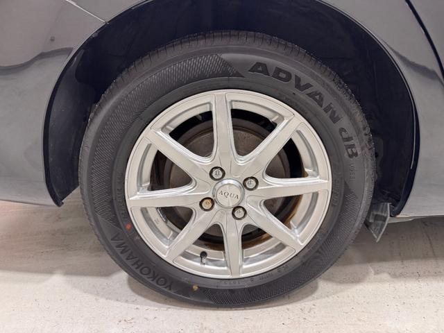 カローラフィールダー ハイブリッドG 純正ナビ ETC レーンアシスト 衝突軽減ブレーキ オートハイビーム テレビ Bluetooth 社外15インチAW ステアリングリモコン オートライト オートエアコン ライトレベライザー(29枚目)